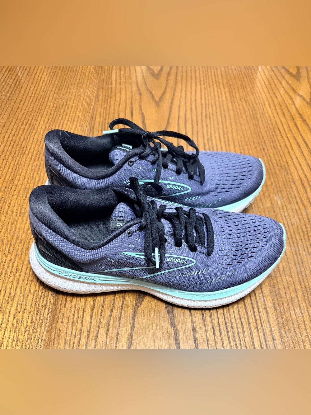 Brooks Women’s Glycerin19 Women’s Running Shoes in Navy and Mint